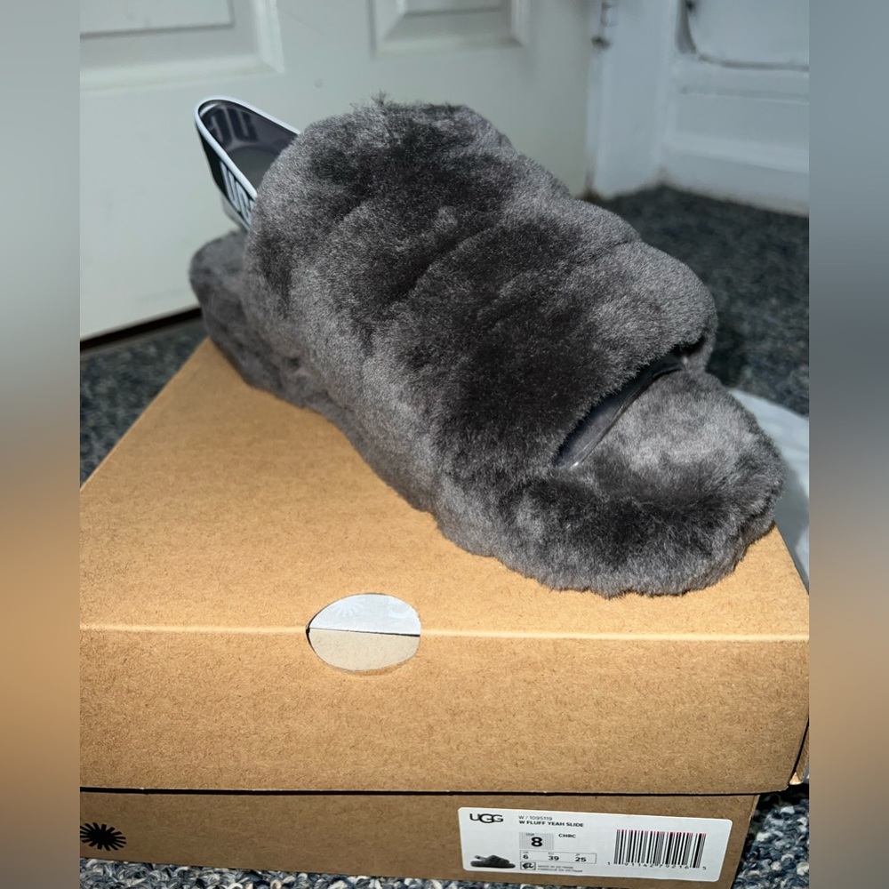 NEW Ugg Fluff Yeah Slides